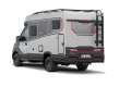 det_globebus_performance_4x4_t16_fs_seite_heck_ret_112525~-~media--aeae65a4--query.webp